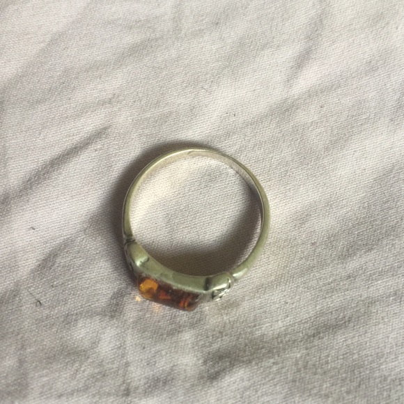 Silver and amber ring - Picture 2 of 3